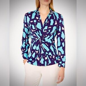 EUC NIC+ZOE * GREAT DEAL* Giraffe Print Navy and Teal Abstract Twist Tie Blouse